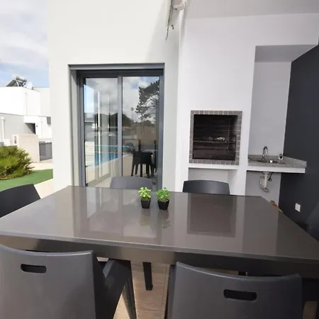 Family With Terrace And Pool ヴィラ